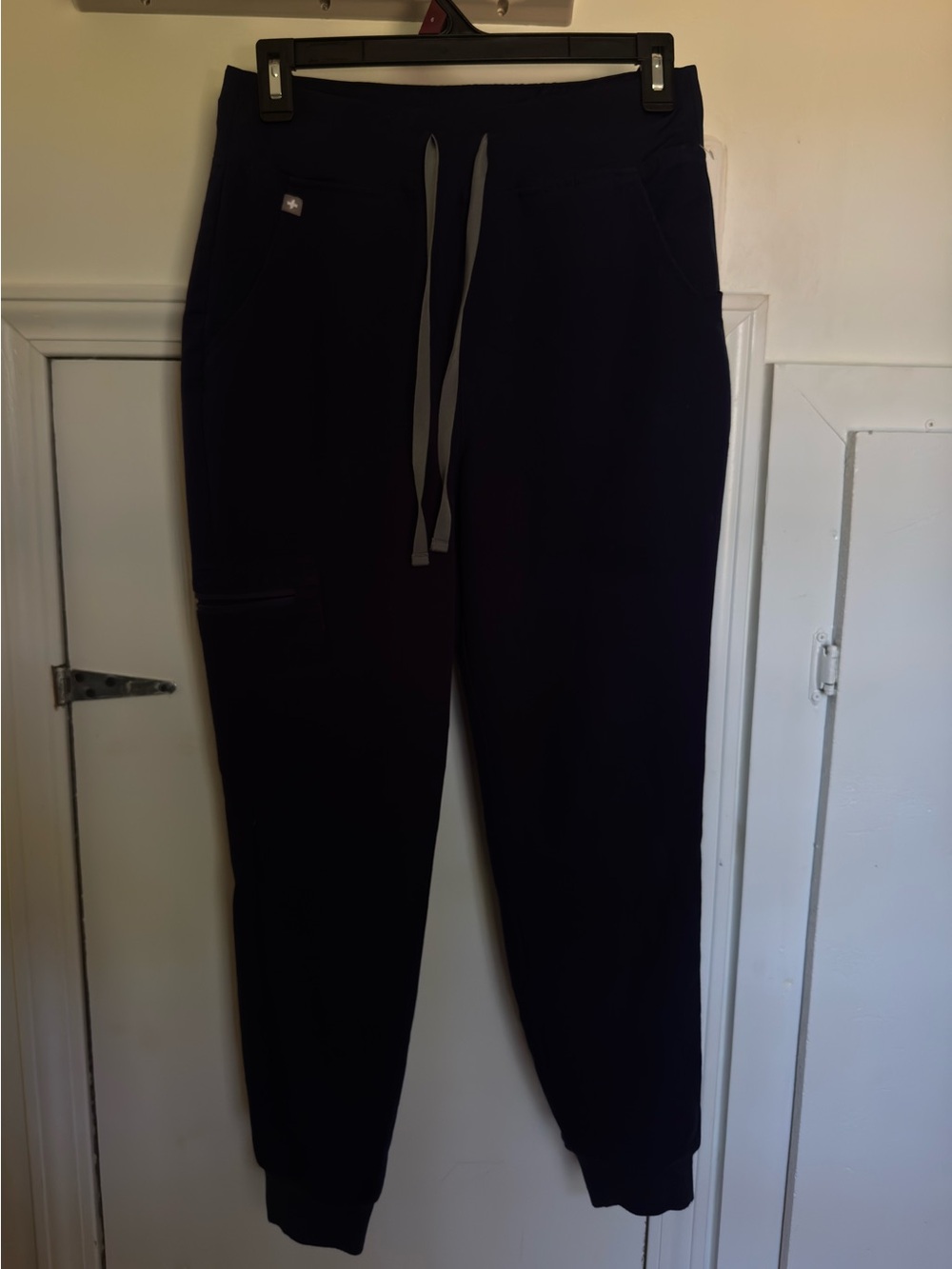 FIGS WOMEN’S JOGGER NAVY SCRUB PANTS PETITE